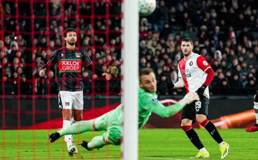 Santi Giménez llegó a 19 anotaciones con el Feyenoord. FOTO: @Feyenoord