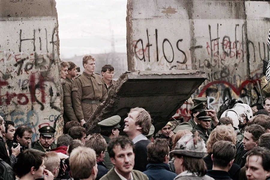 La caída del Muro de Berlín. | @Arcdelahistori