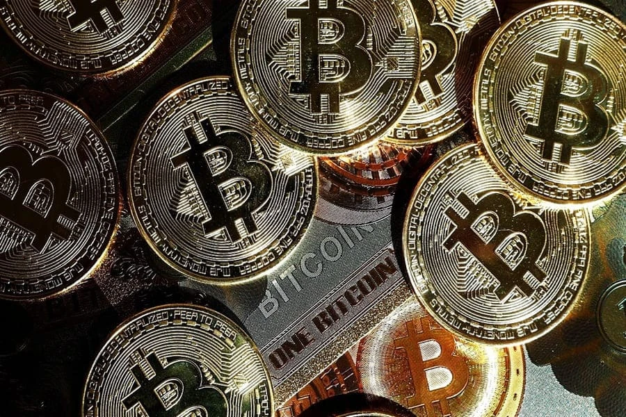 Bitcoin alcanza nuevo récord; arriba de los 80 mil dólares | rtve.es