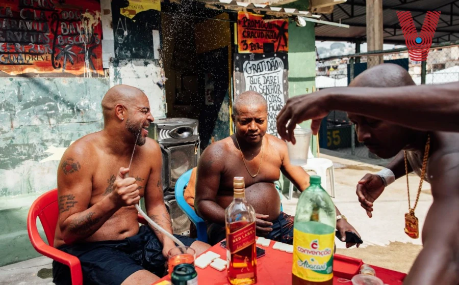 Adriano disfruta de su vida en las favelas de Brasil. FOTO: Sam Robles/The Players' Tribune