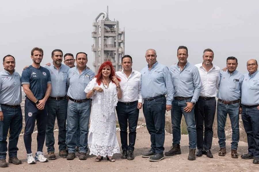 Gobernadora Layda Sansores visita la planta CYCNA de Oriente de Cruz Azul. Foto: Cortesía