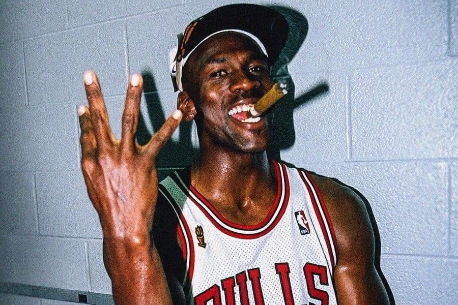 Así se robaron una figura de colección de Michael Jordan en Gransur. Foto: RRSS